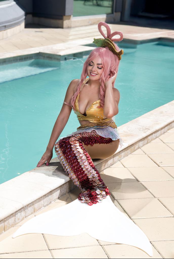 Hybrid Swimmable Mermaid Tail: Princess Shirahoshi from One Piece