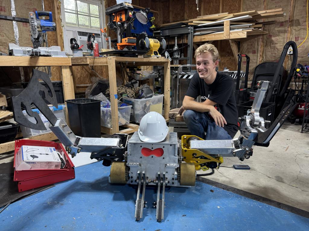 Armageddon - The Next Gen of Robot Combat - exhibit image 7